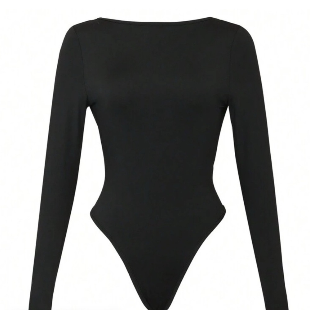 Fitted Black Long Sleeve backless Bodysuit - Picture 2 of 3